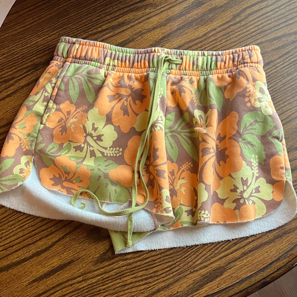 Wild fable hibiscus fleece shorts large